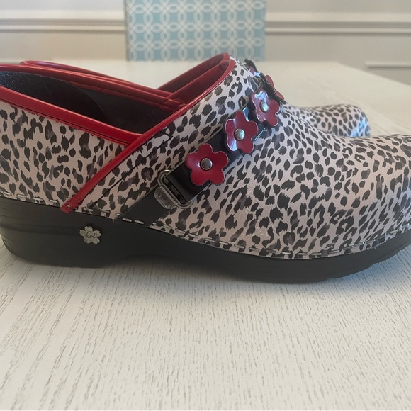 Koi by Sanita Professional Poppy Leopard Clogs Sz 38 - Picture 7 of 8